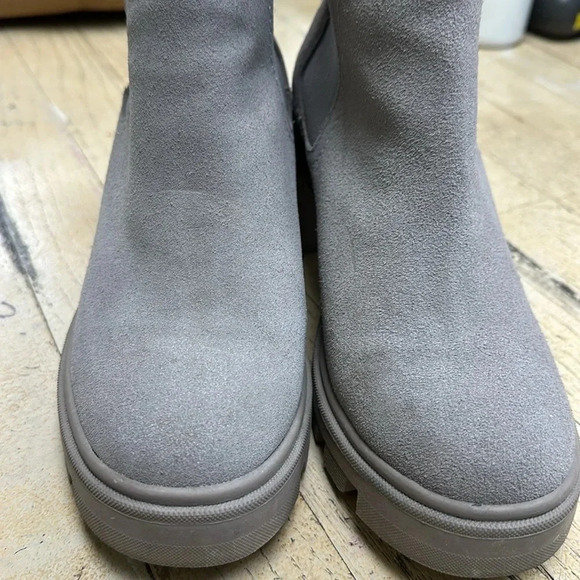 SPLENDID
Melisa Suede Chelsea Boots Size 7.5 in Gray - Picture 6 of 9